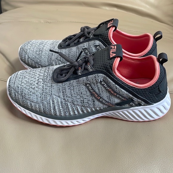 Fila women’s 10 US - Picture 6 of 6